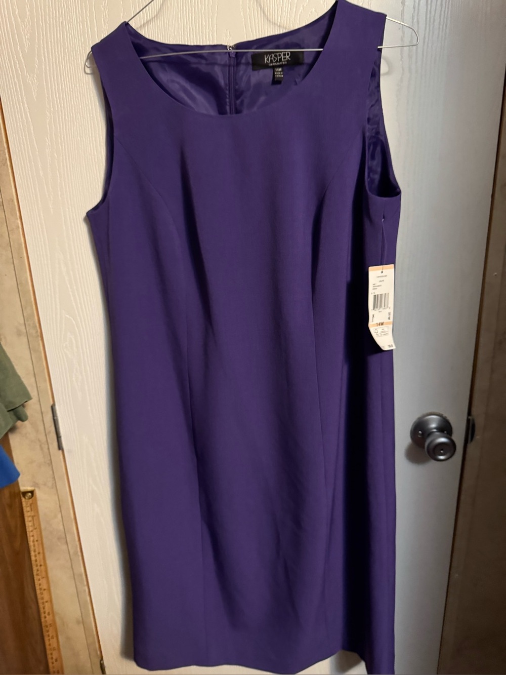 Kasper Sleeveless Midi Sheath Dress in Deep Purple